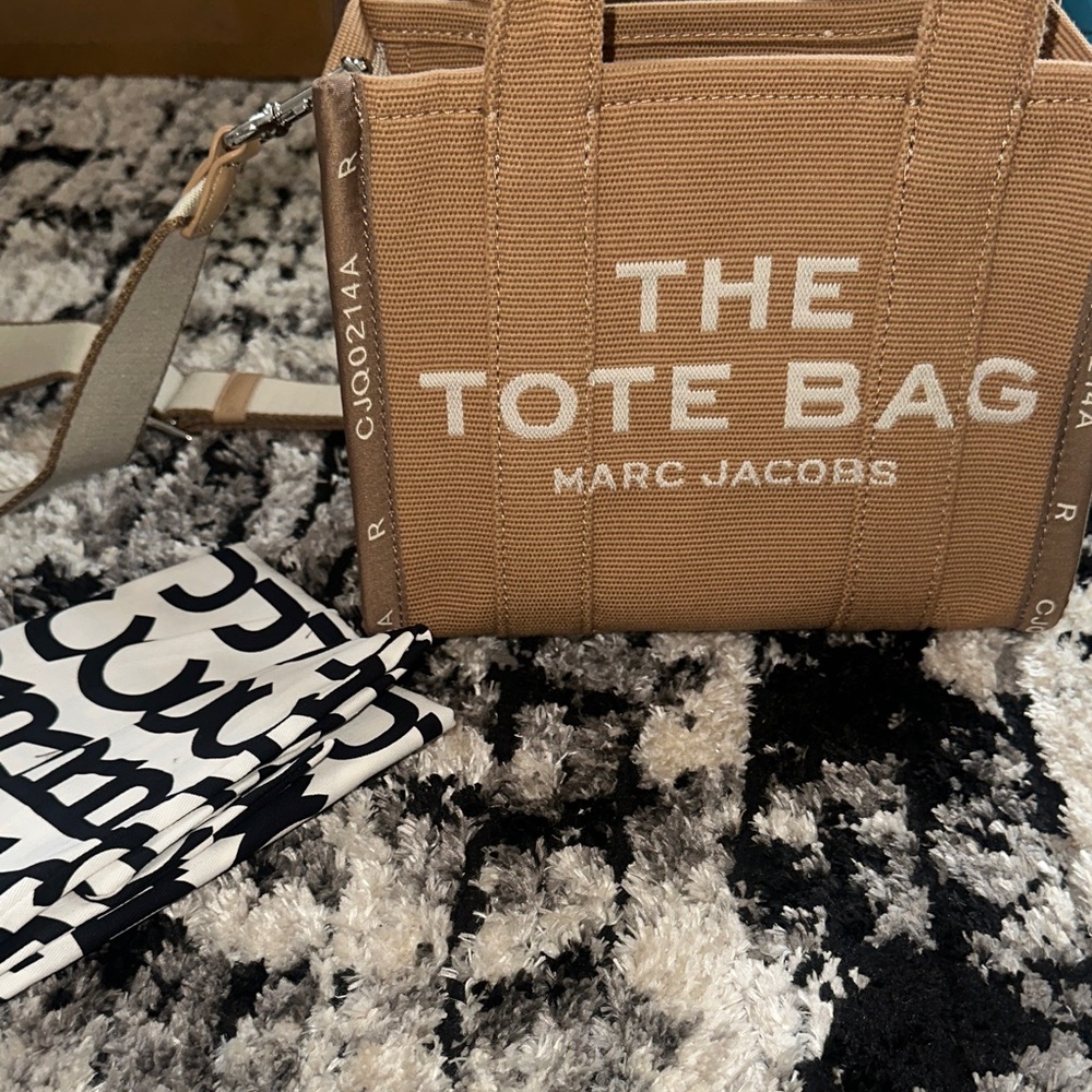 Marc Jacobs The Tote Bag in Tan Canvas with White Logo
**new never worn